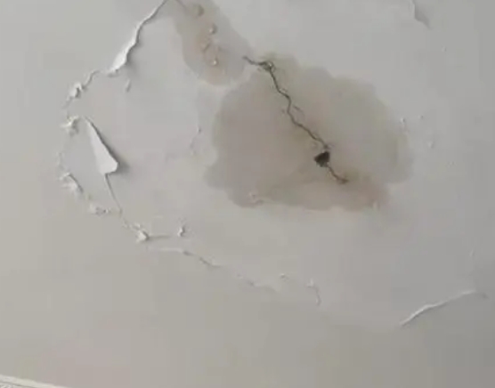 达尔罕茂明阳台漏水维修公司分享下屋面防水工程质量问题原因分析